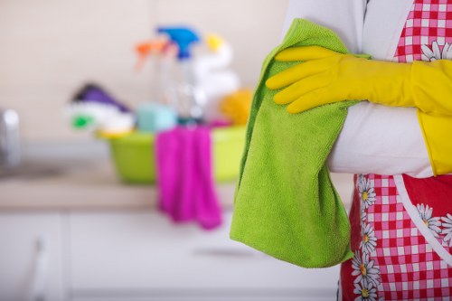 Deep cleaning carpets in a BR1 flat with careful access planning